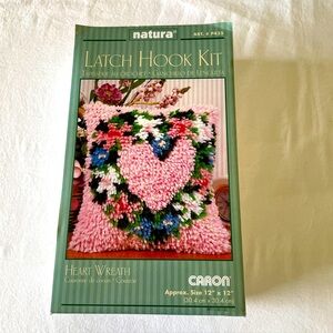 Caron Floral Heart Wreath Latch Hook Kit P435 Pillow/wall Hanging 12”